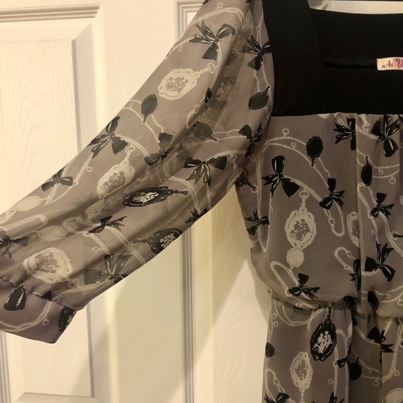 Boutique Dress - Picture 3 of 3